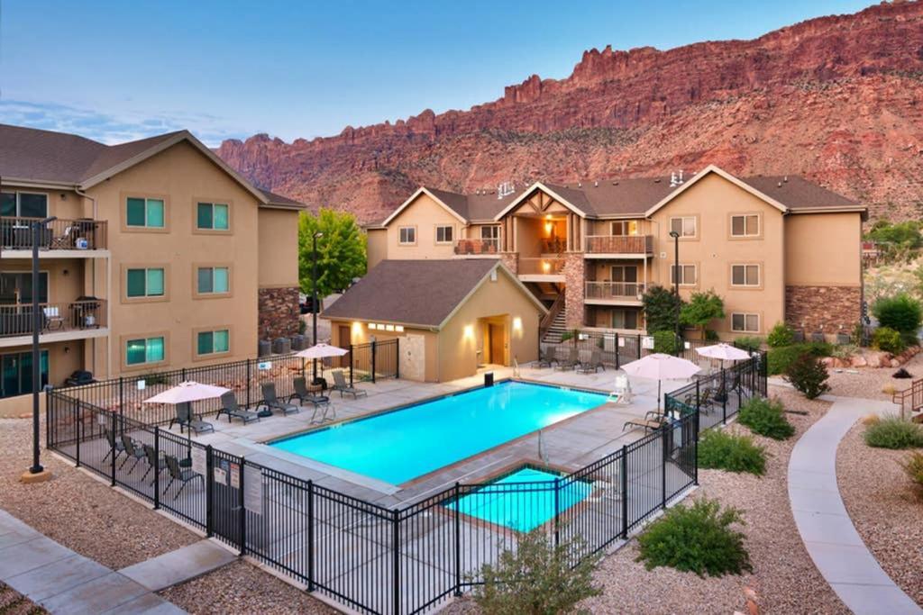 5C Sweet Redcliff Condo, Pool & Hot Tub Moab Bagian luar foto